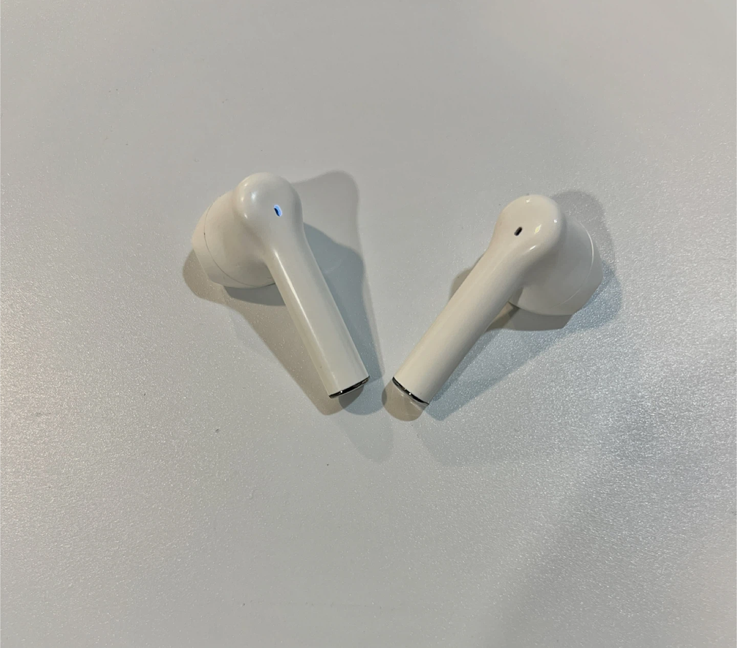 White Wireless Earbuds with Charging Case - photo 2