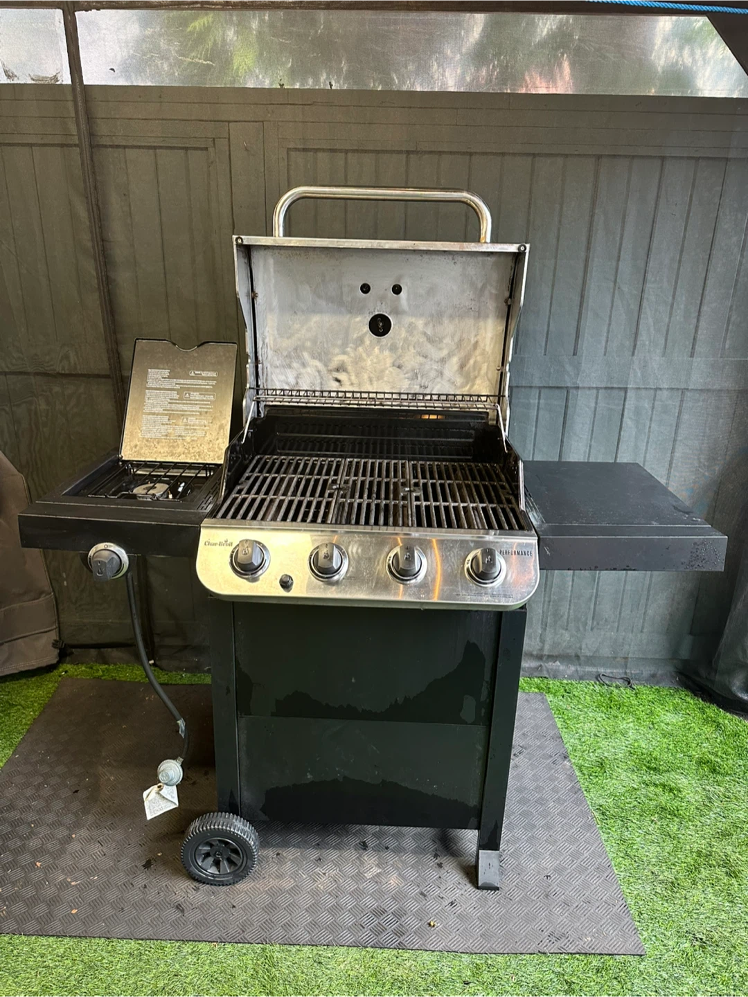 Char-Broil Gas Grill (FREE DELIVERY) - photo 2