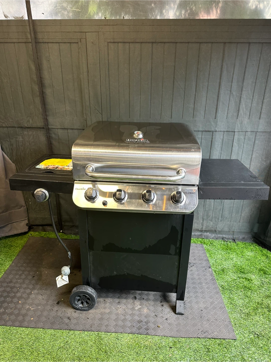 Char-Broil Gas Grill (FREE DELIVERY)