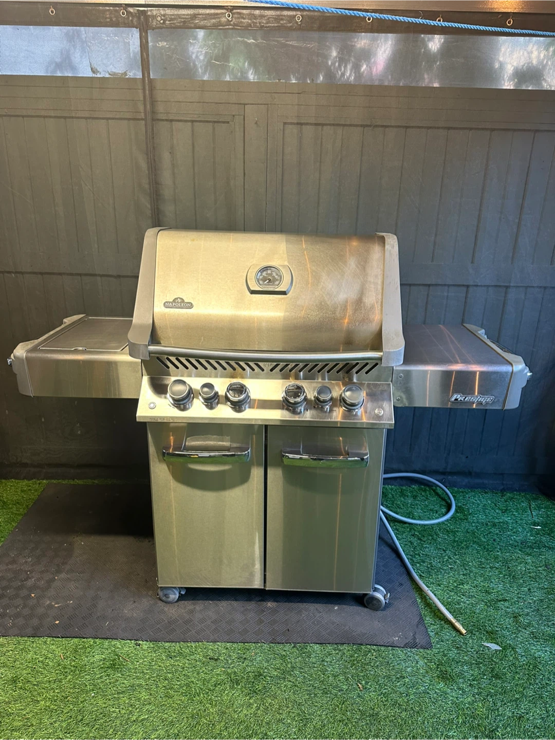 Napoleon Prestige 500 Gas Grill (FREE DELIVERY)