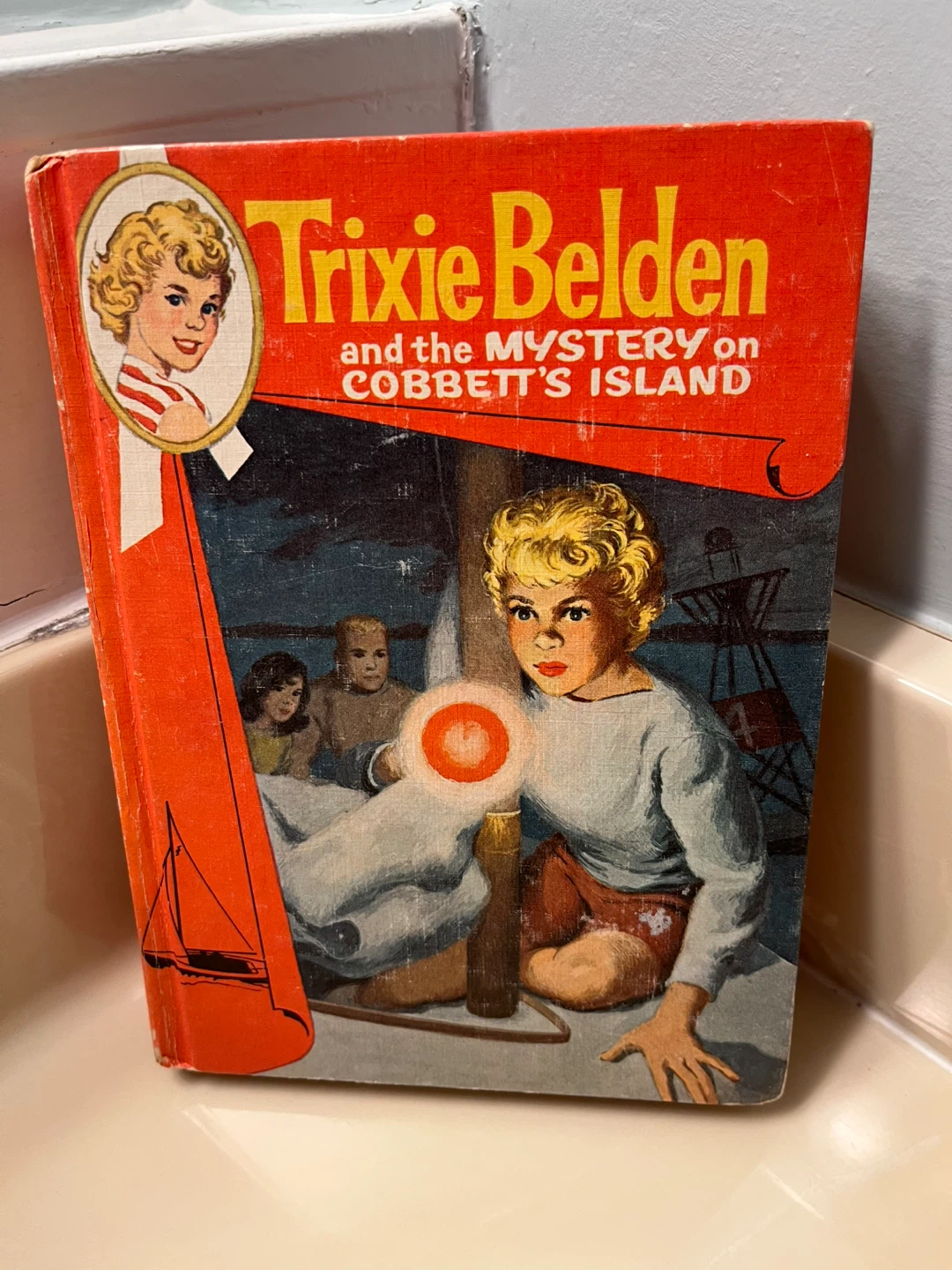 Trixie Belden and the Mystery on Cobbett’s Island Vintage Book