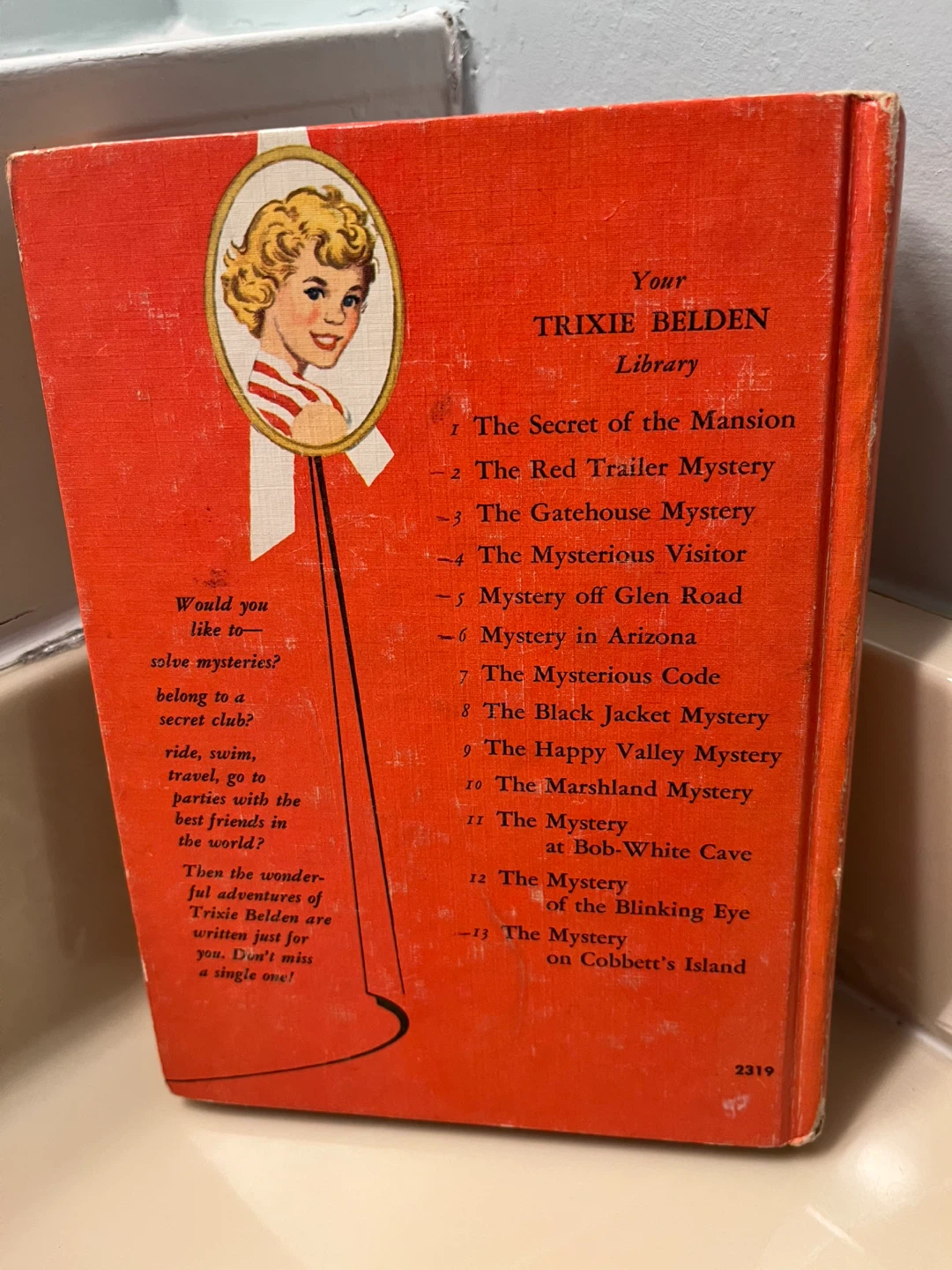 Trixie Belden and the Mystery on Cobbett’s Island Vintage Book - photo 2