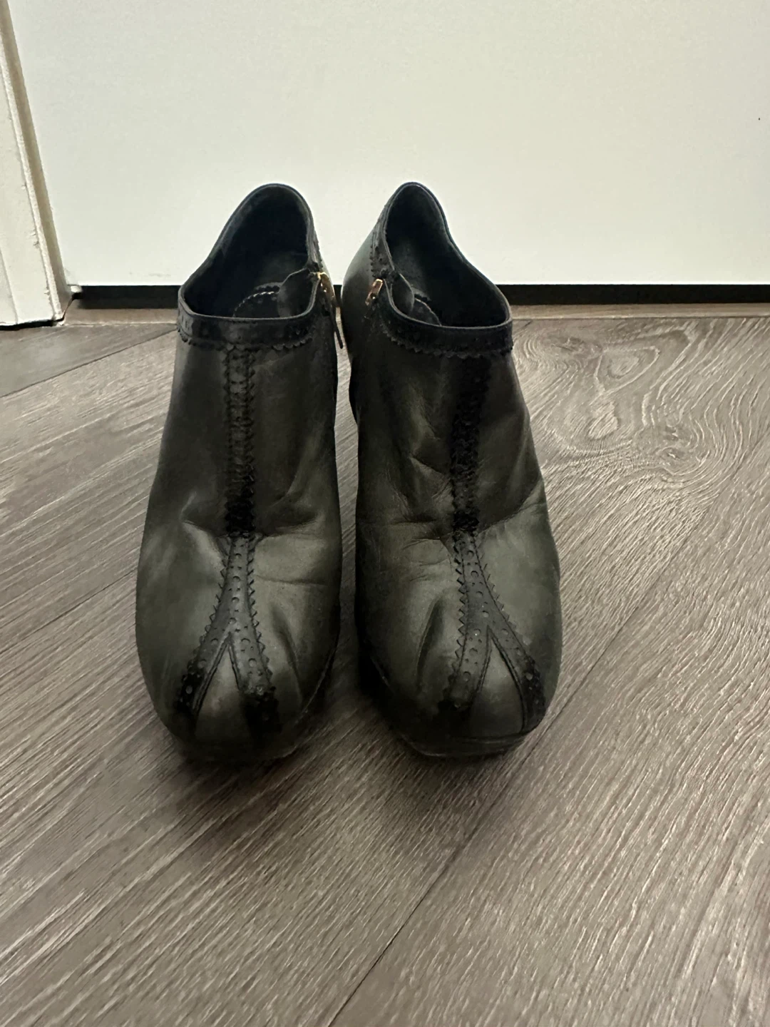 Authentic Yves Saint Laurent Black Leather Ankle Boots