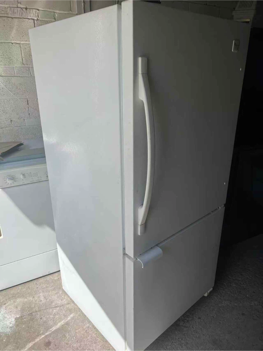 Good condition whirlpool fridge $160 - photo 2