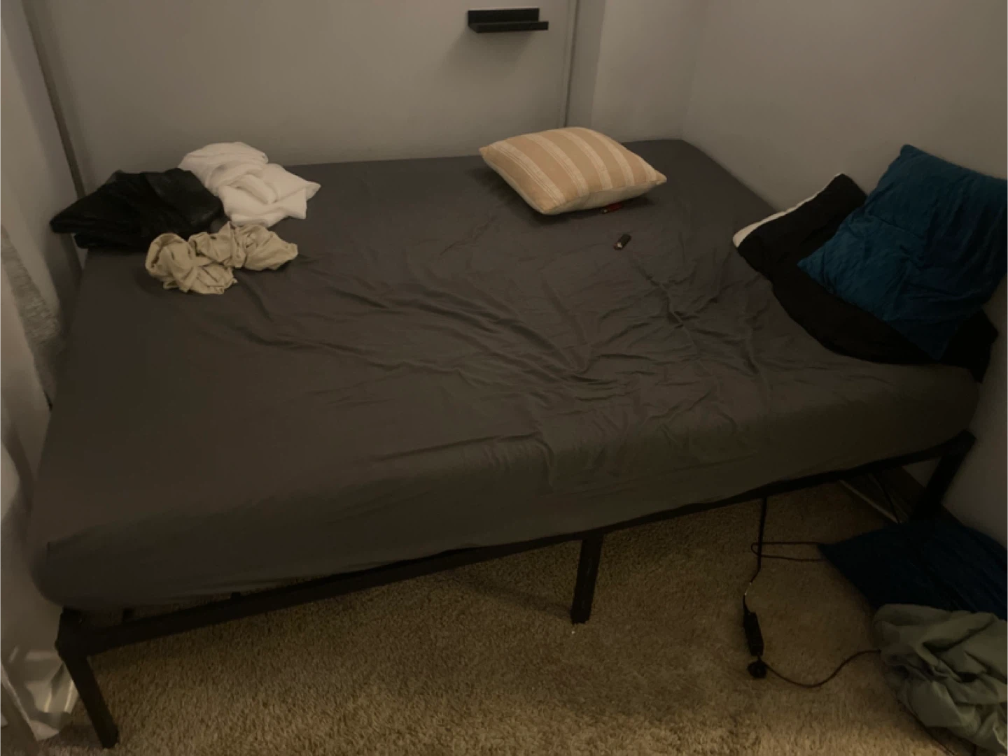 Queen Size Bed Frame - photo 2