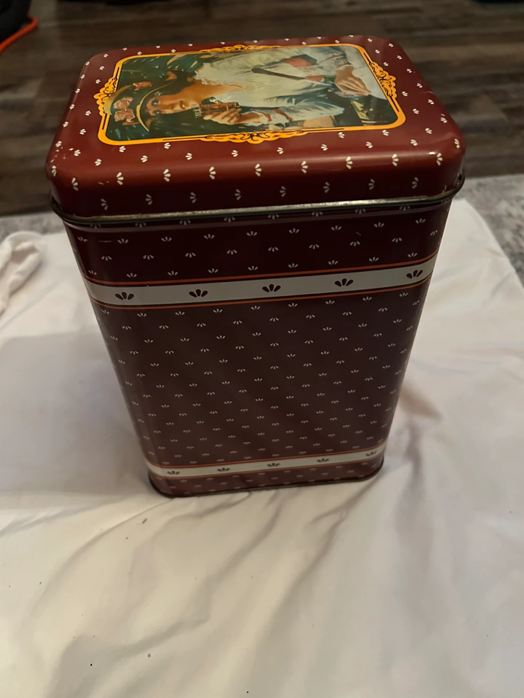 Coca-Cola Tin with Vintage Lady Illustration - photo 2