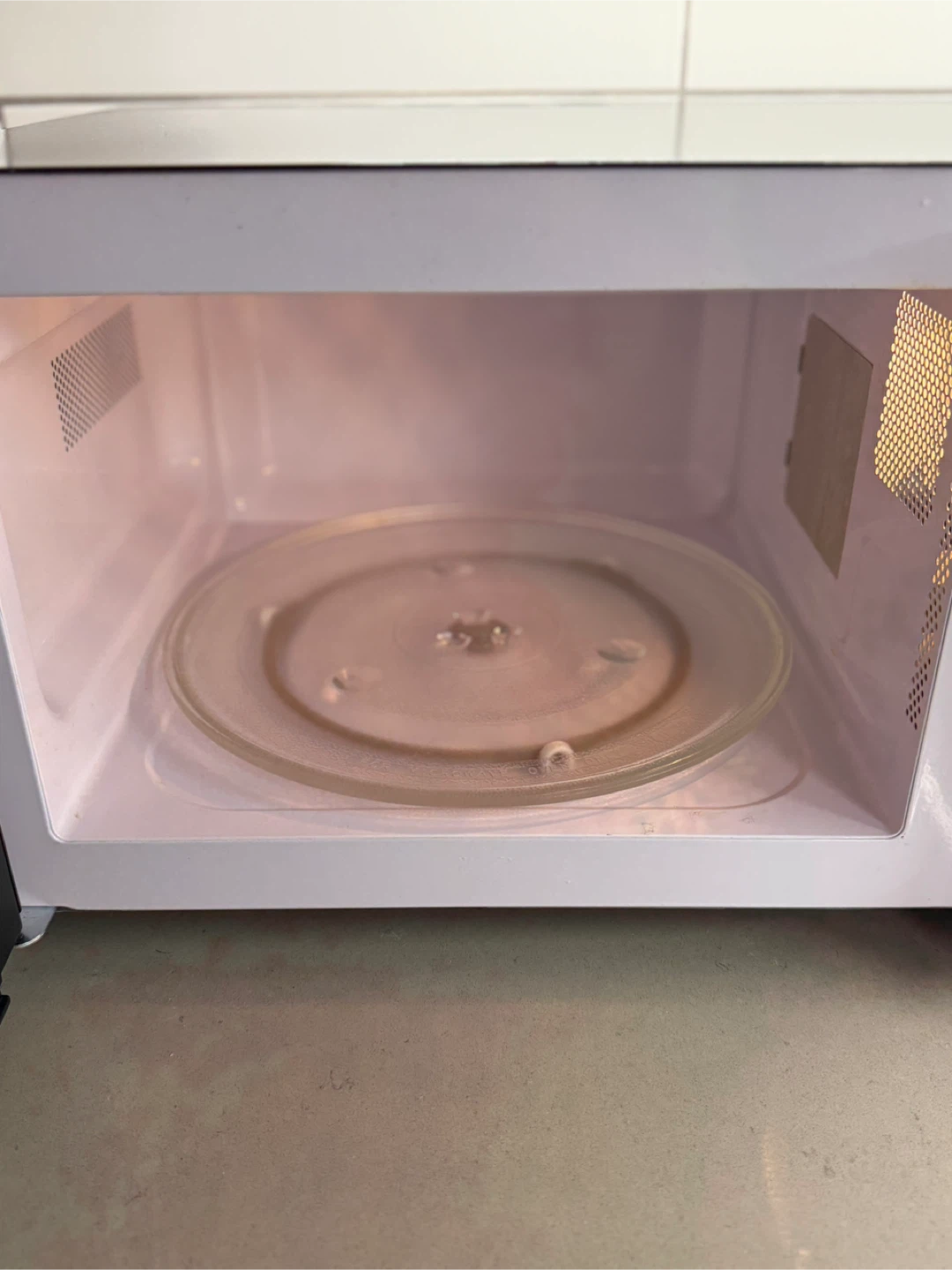 Hamilton Beach Microwave Oven - photo 2