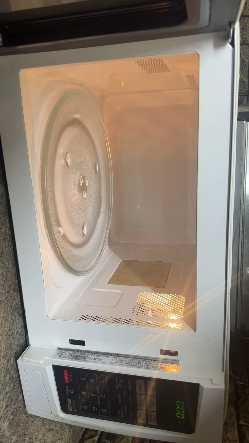 Magic Chef White Microwave - photo 3