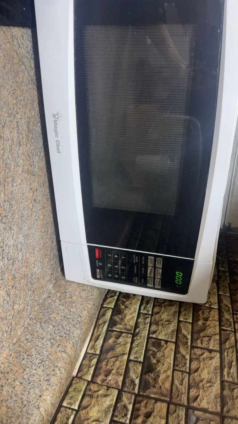 Magic Chef White Microwave - photo 2