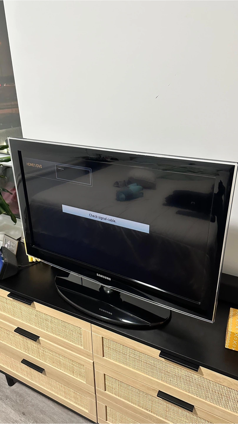 Samsung 32" HD TV LN32D403G3D - photo 2