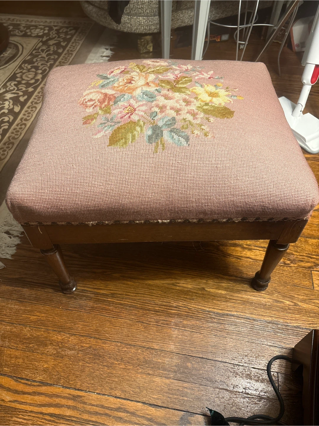 🥕 Vintage Needlepoint Footstool - Floral Design