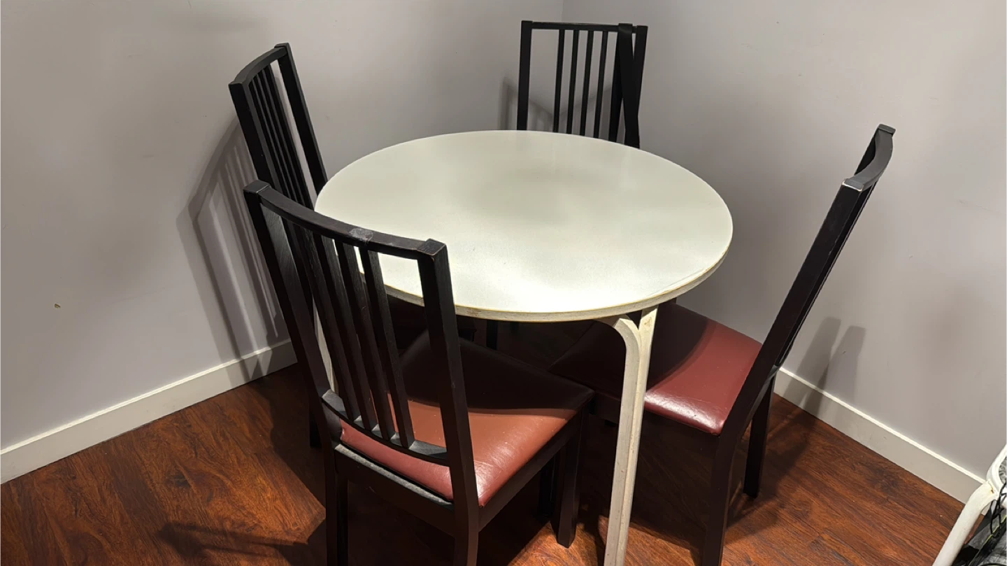 Round Dining Table with 4 Chairs