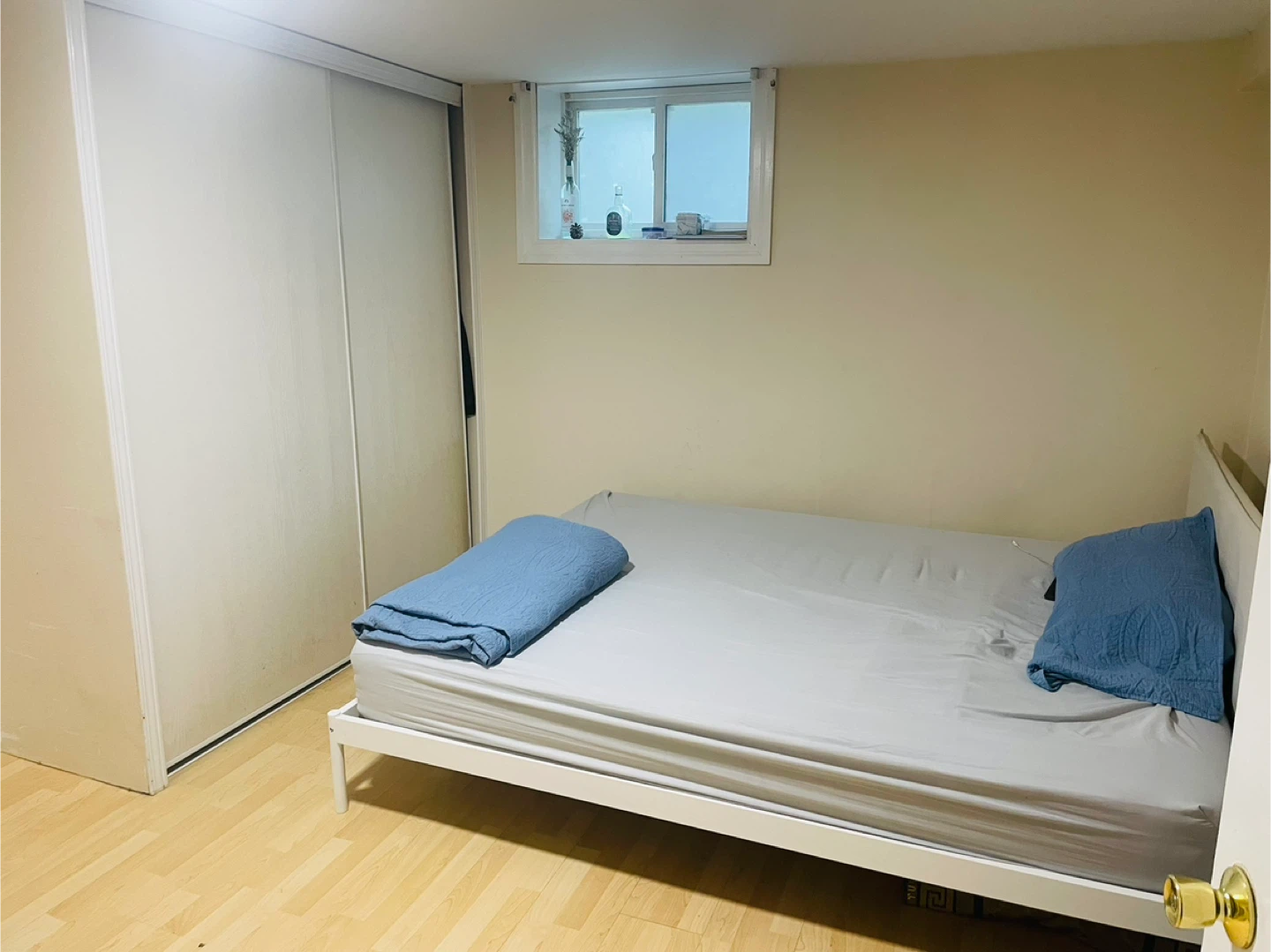 Queen Bed + Hybrid Mattress – Good Condition – $500