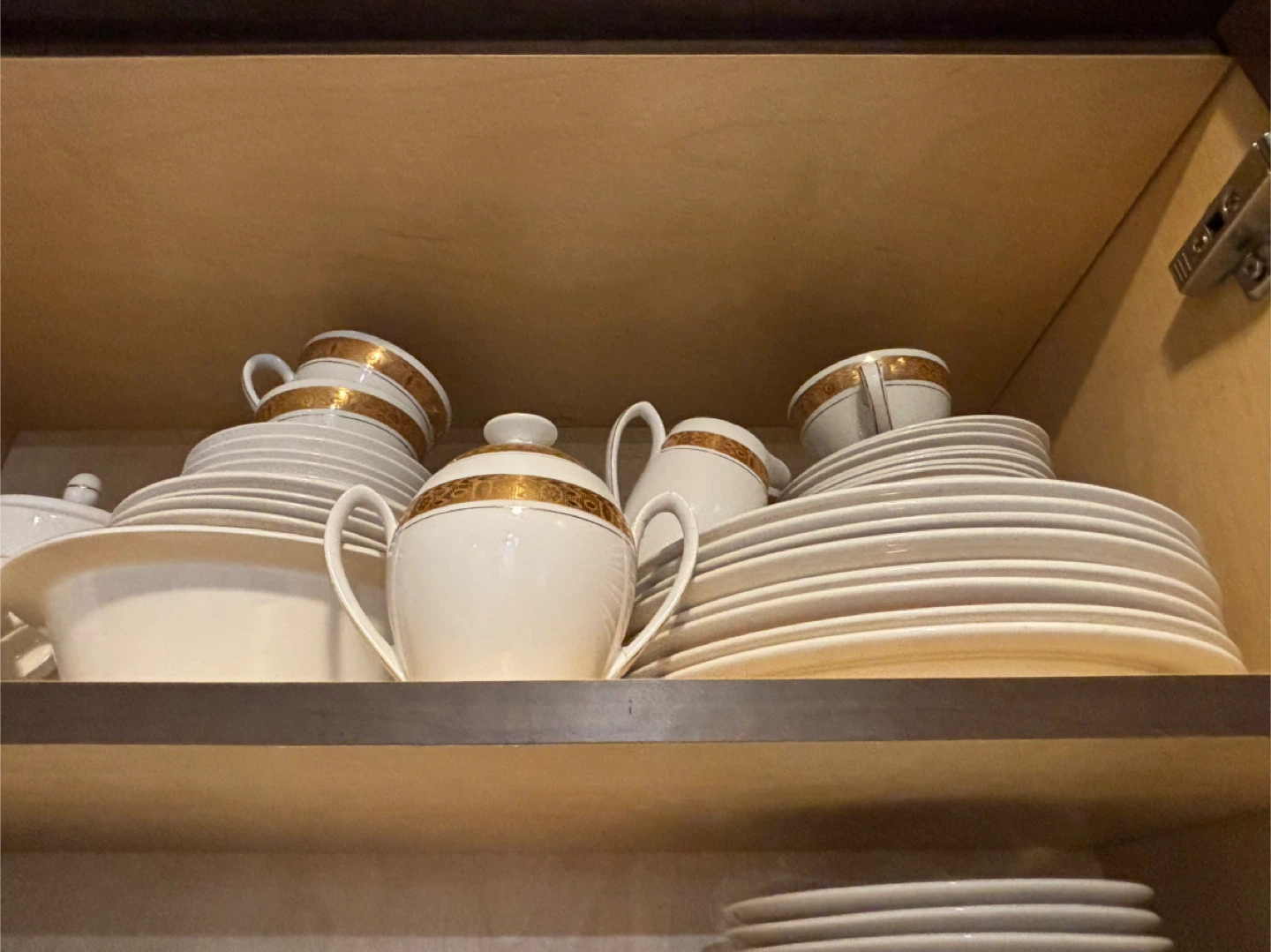 51 pcs Burleigh Ware Gold St. Ives Etch Ironstone Dinnerware Set - photo 2