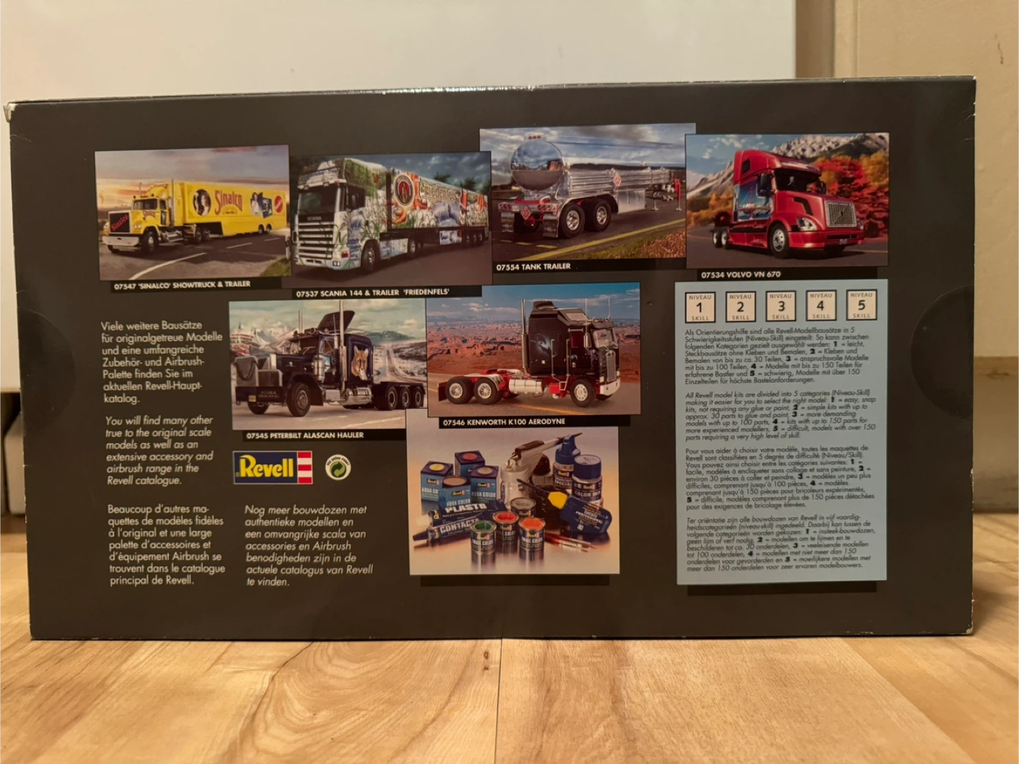 Revell Mercedes-Benz Actros 1854 LS (V8) Model Kit 1:24 - photo 3