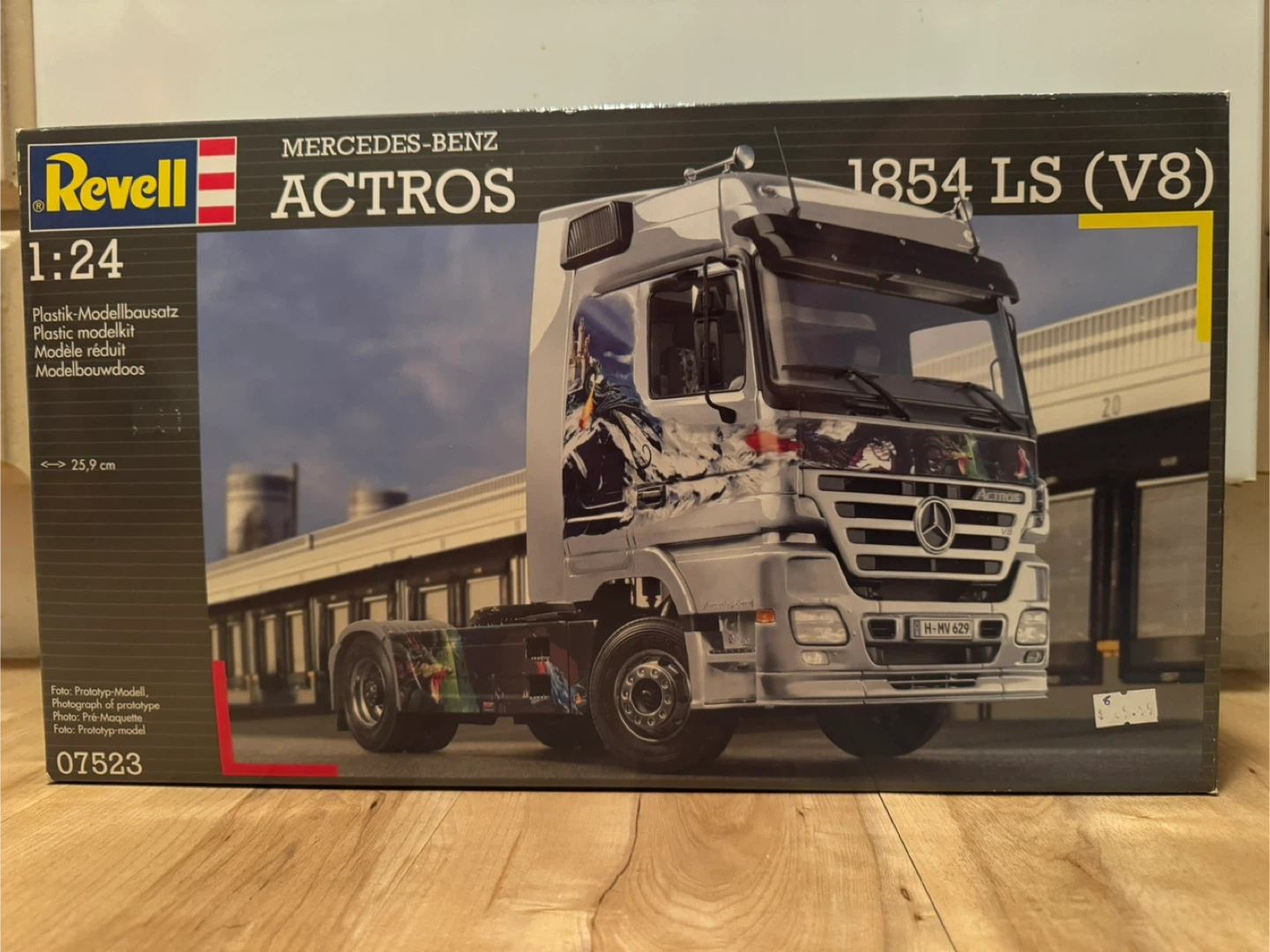 Revell Mercedes-Benz Actros 1854 LS (V8) Model Kit 1:24