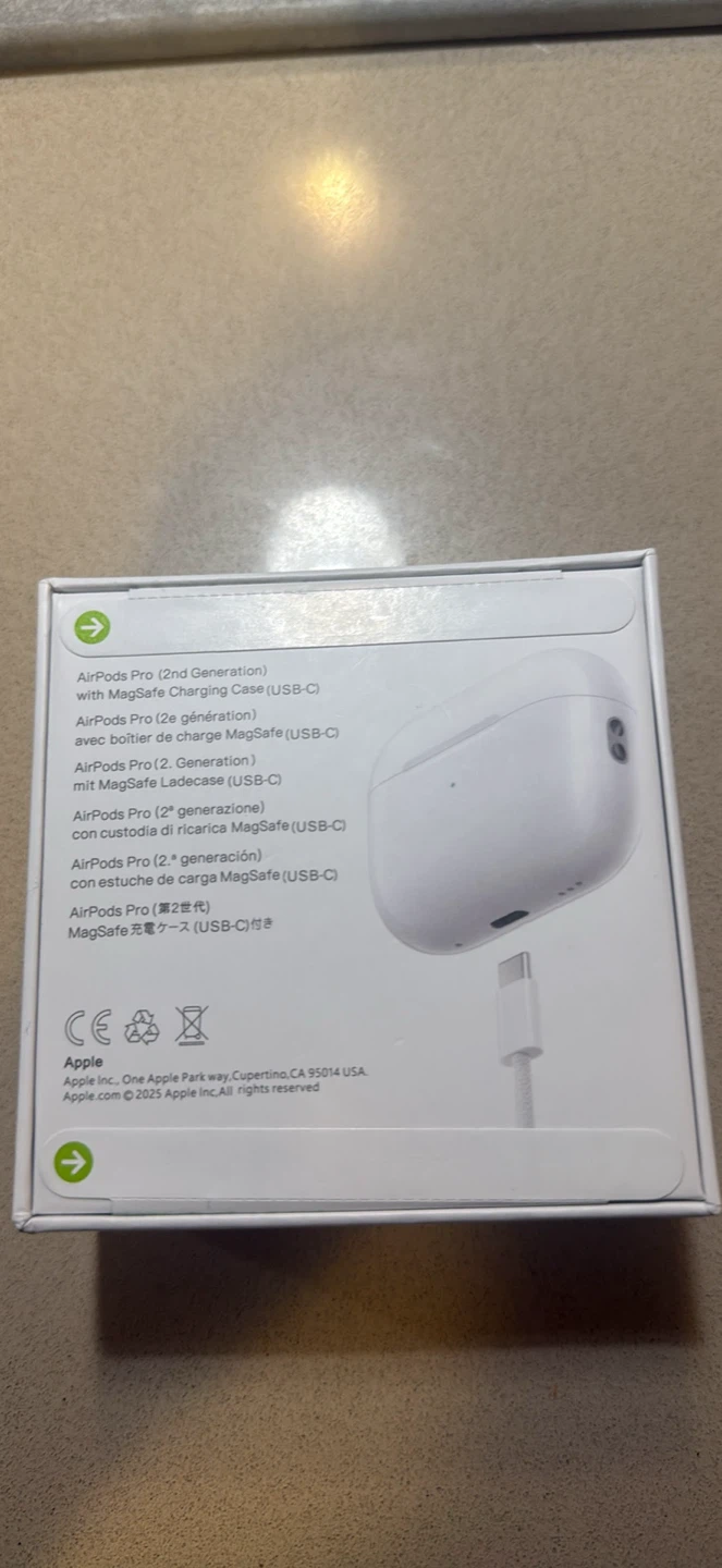 Apple AirPods Pro (2nd Generation) with MagSafe Charging Case - photo 2