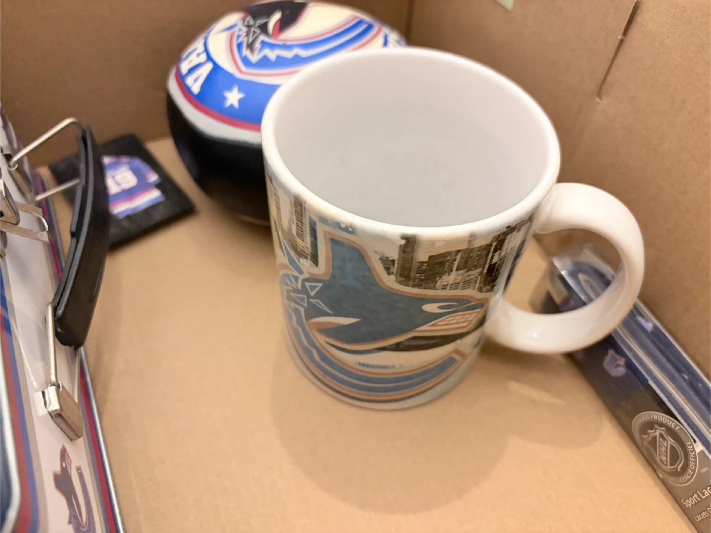 Vancouver Canucks Stuff Bundle Lot - photo 4