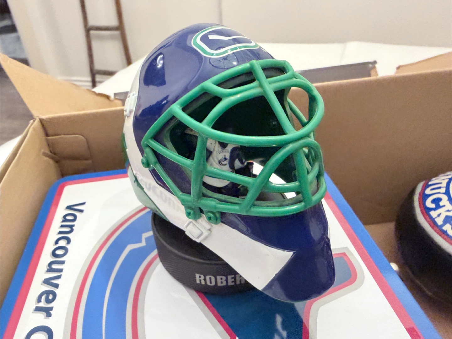 Vancouver Canucks Stuff Bundle Lot - photo 2