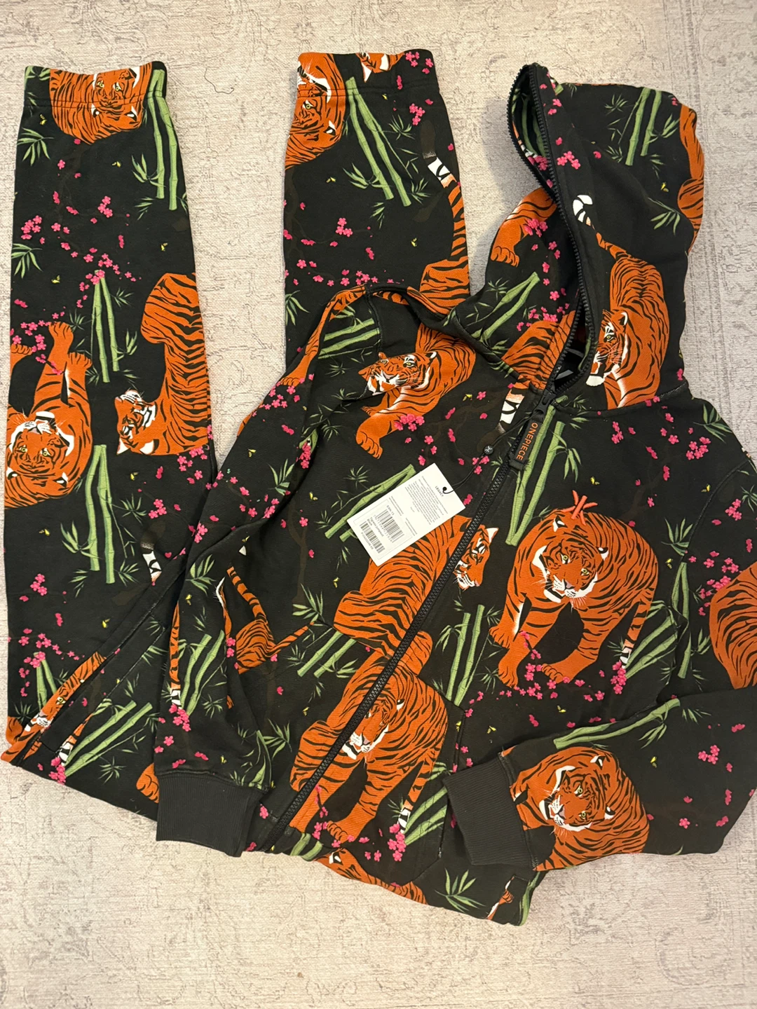 BNWT (unisex) size XS Tiger Print Cotton Onesie - photo 2