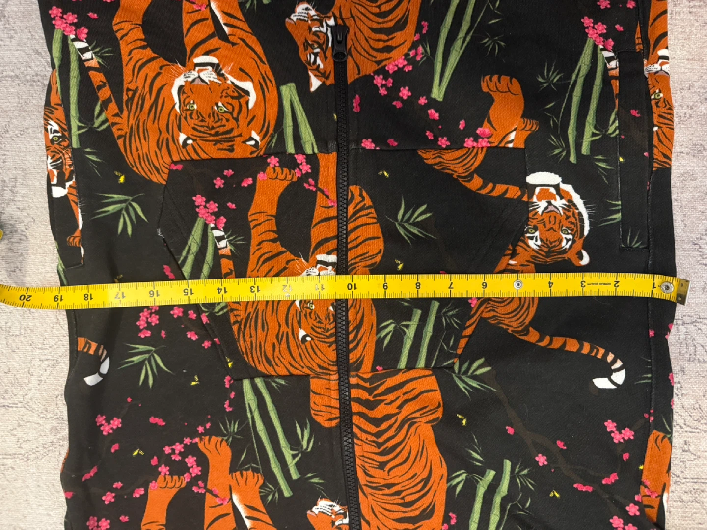 BNWT (unisex) size XS Tiger Print Cotton Onesie - photo 4