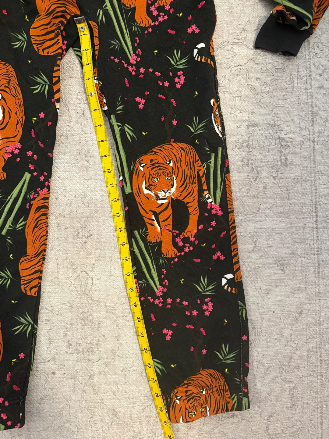 BNWT (unisex) size XS Tiger Print Cotton Onesie - photo 5