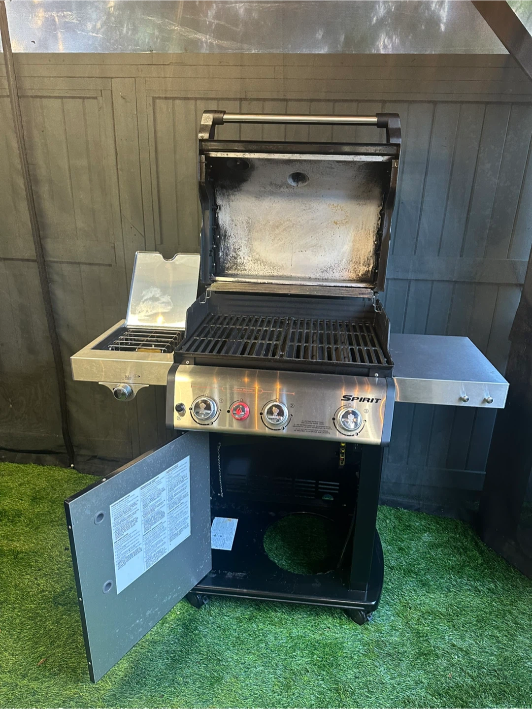 Weber Spirit Gas Grill (FREE DELIVERY) - photo 2