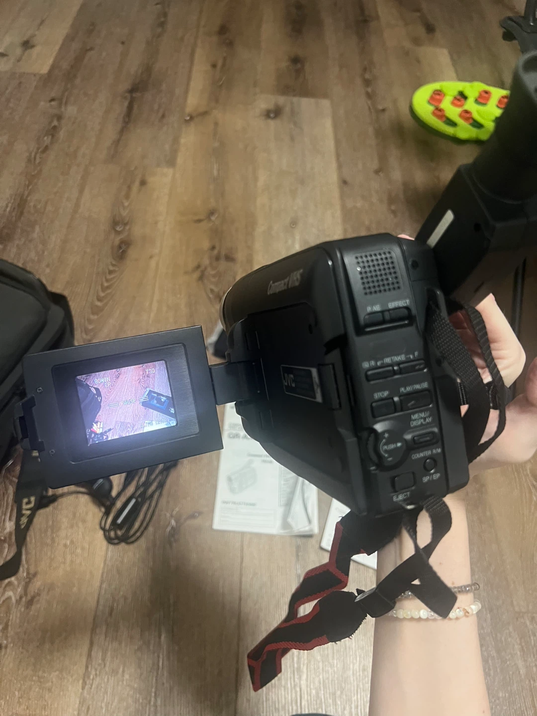 JVC Compact VHS Camcorder with 300x Digital Zoom - photo 3