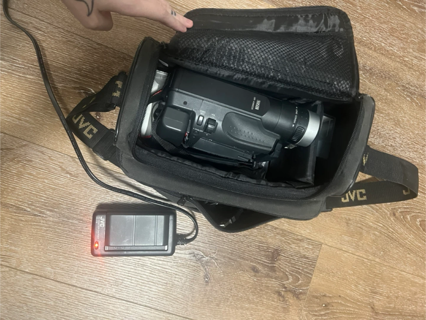 JVC Compact VHS Camcorder with 300x Digital Zoom - photo 5