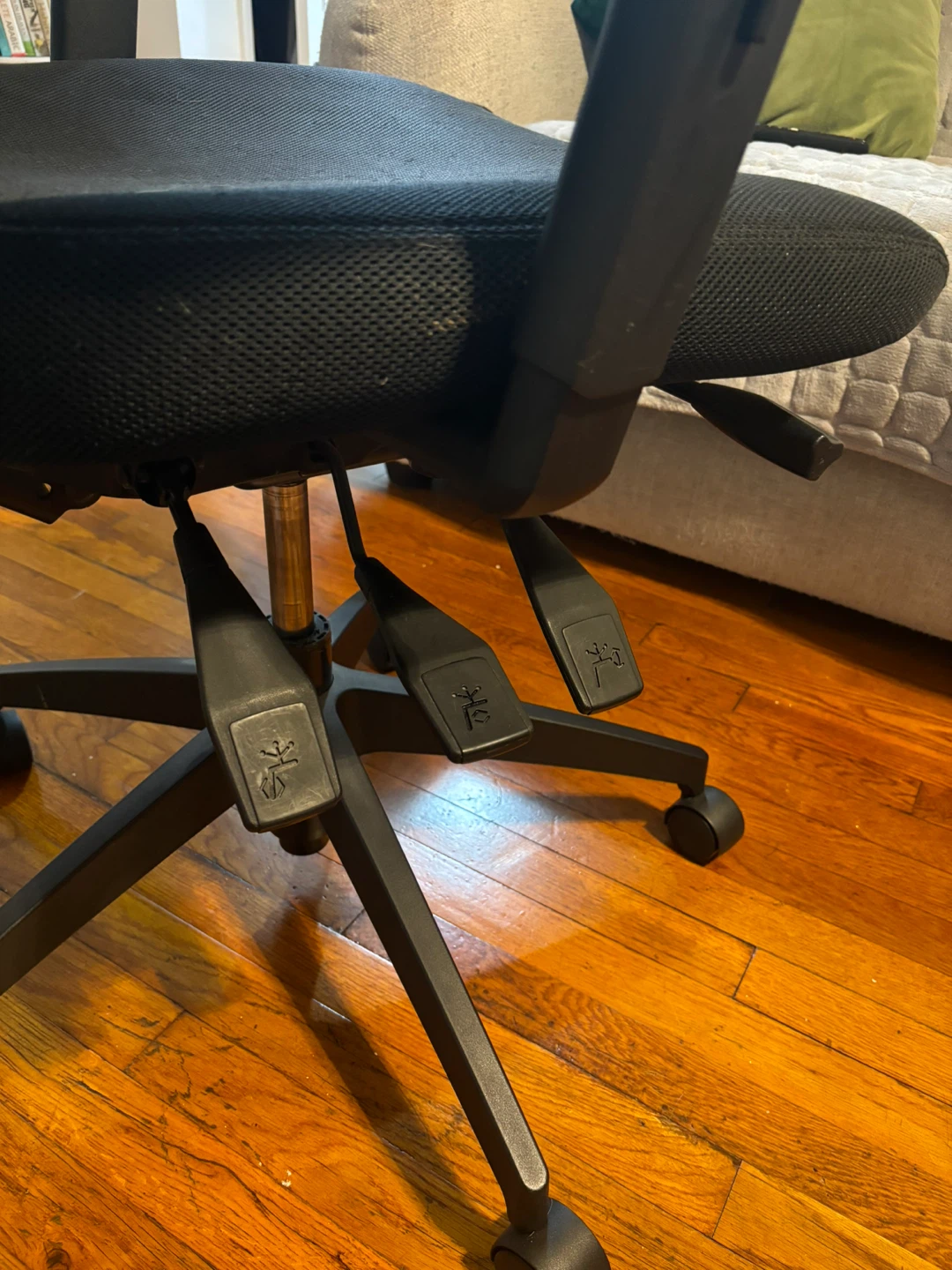 Black Ergonomic Mesh Office Chair - photo 2
