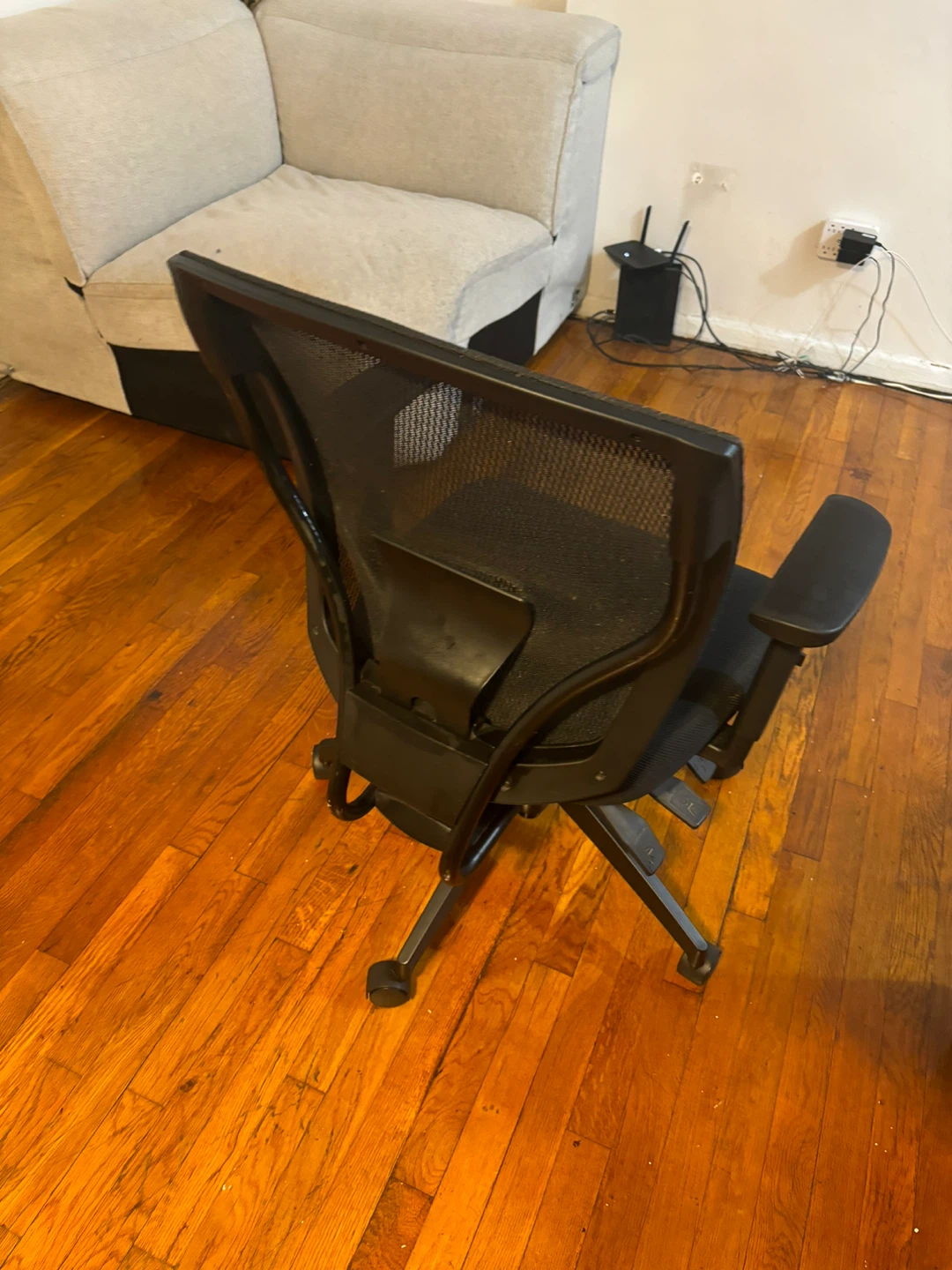 Black Ergonomic Mesh Office Chair - photo 4