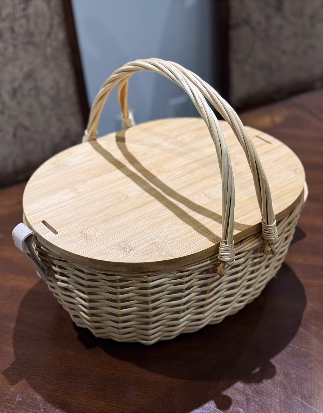 BRAND NEW Picnic Basket Gift Set w/ Blanket & Charcuterie Board - photo 4