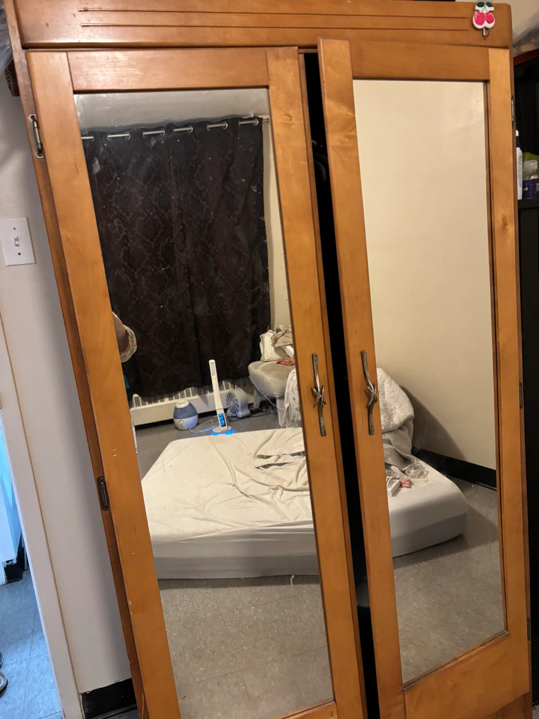 Wooden Armoire/wardrome/closet/cabinet with Mirrored Doors