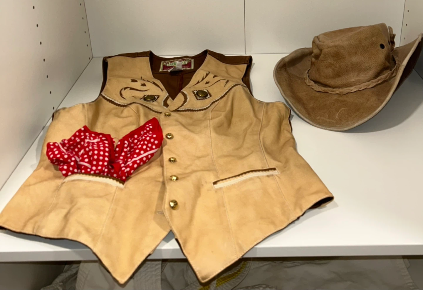 Cowgirl Costume with Hat and Bandana - photo 2