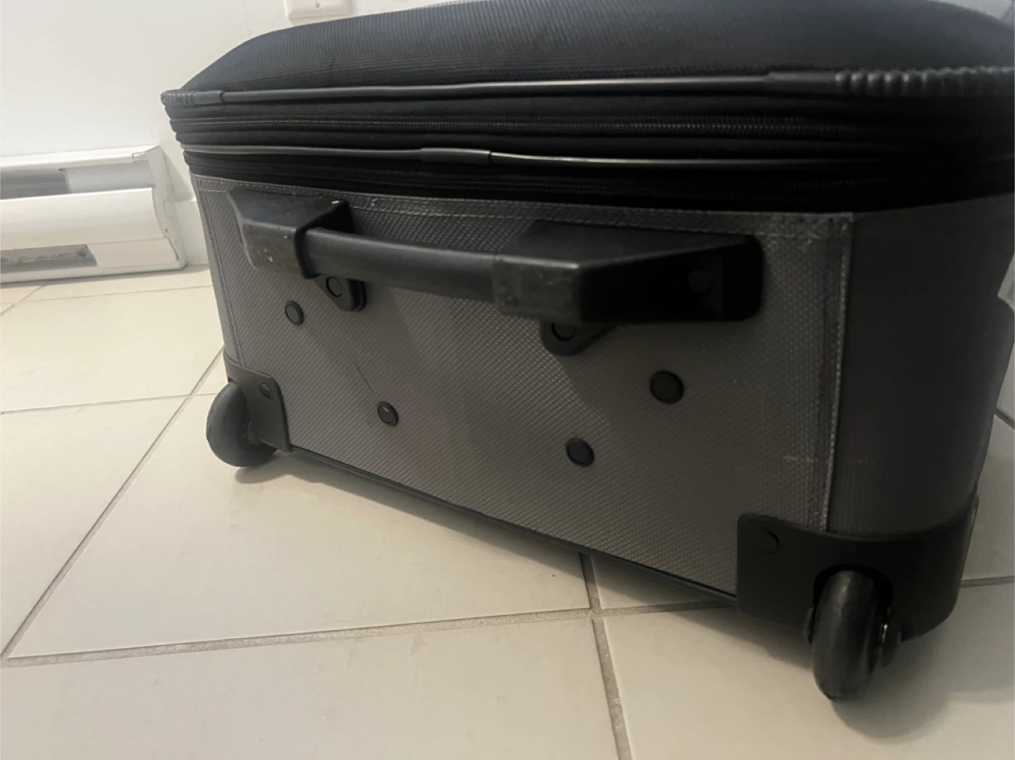 Samsonite Grey Rolling Suitcase - photo 2
