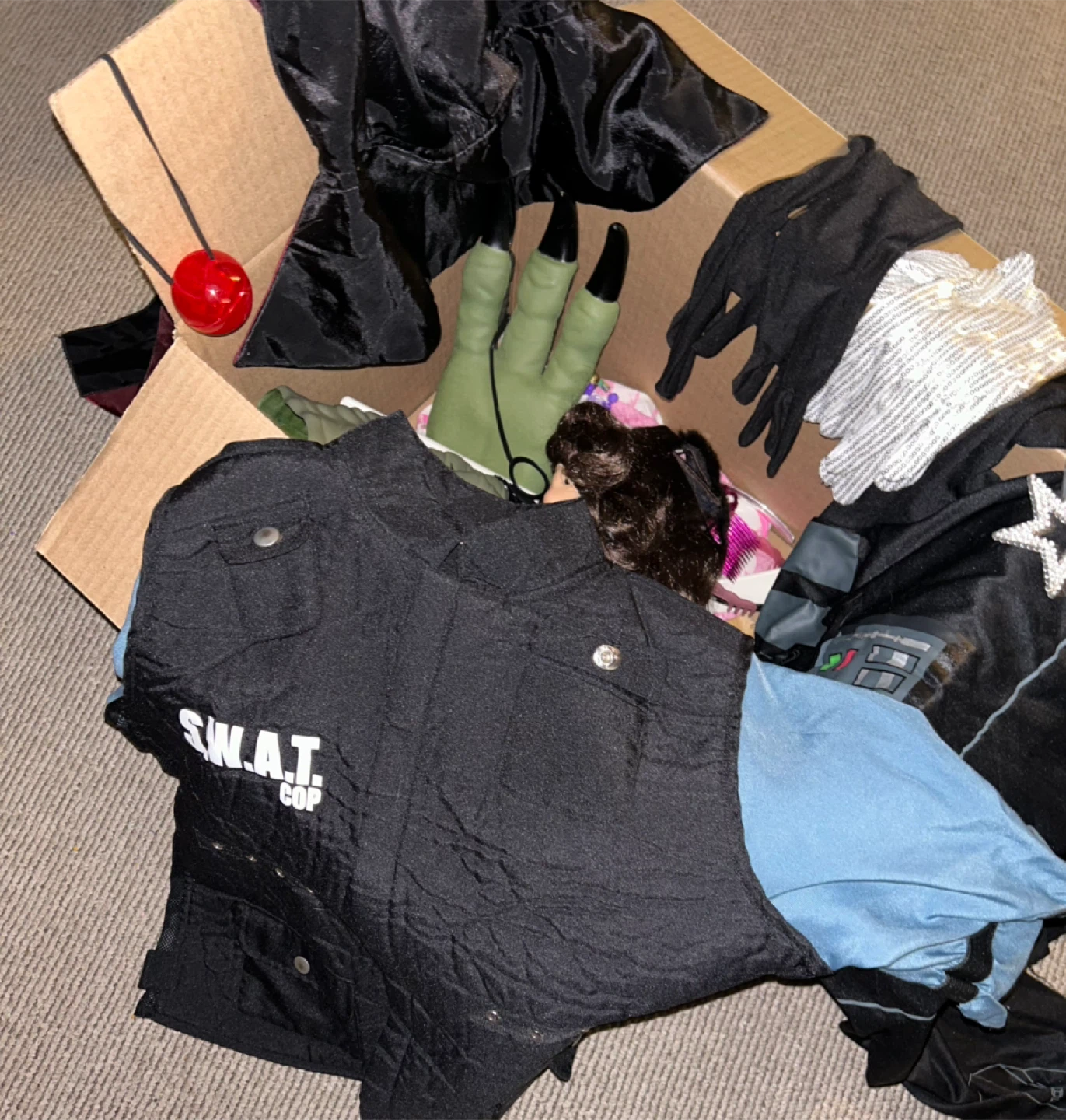 Awesome Costume and Dress-up Box - photo 4