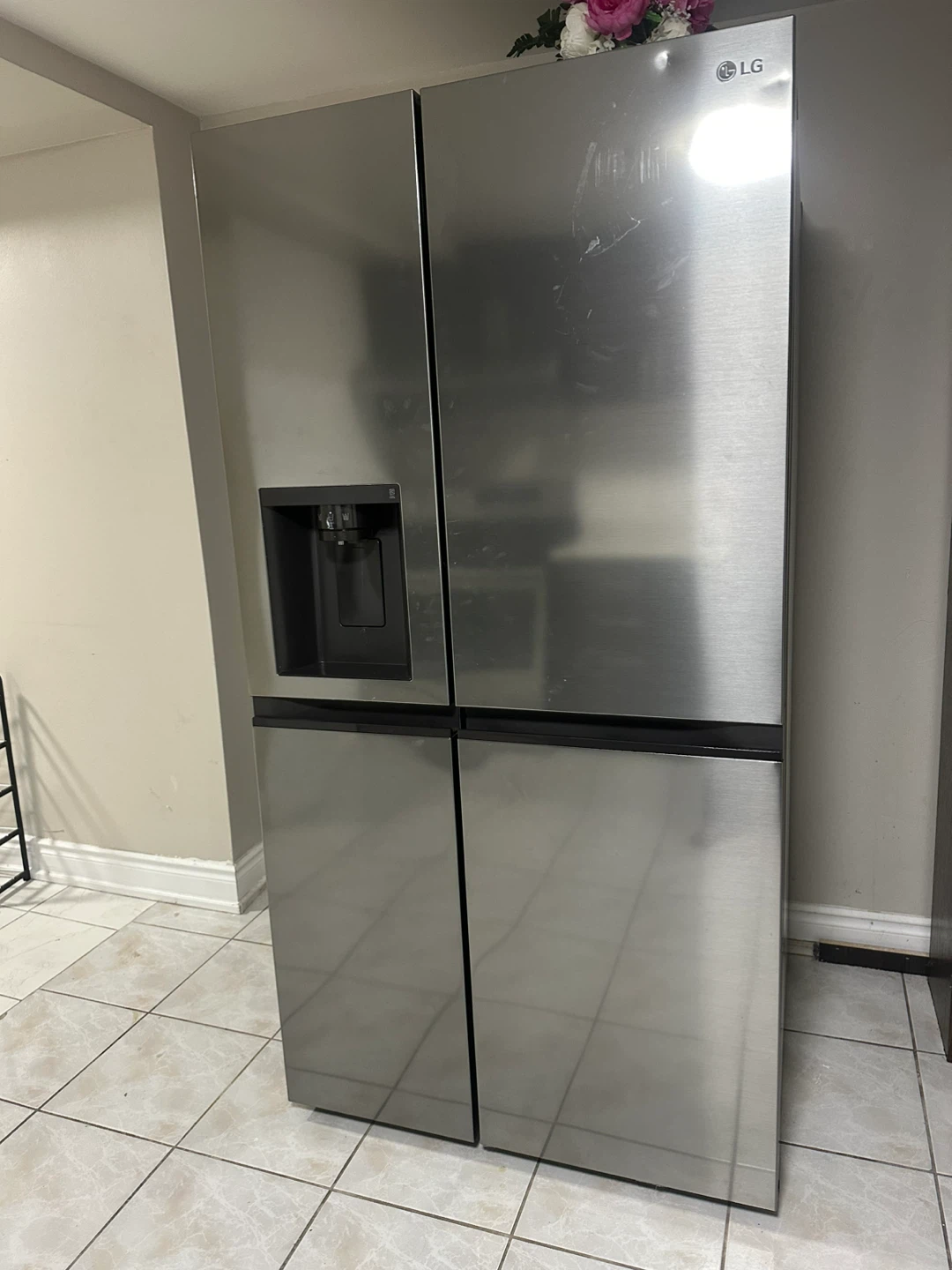 LG Side by Side Refrigerator with Ice Dispenser - photo 3