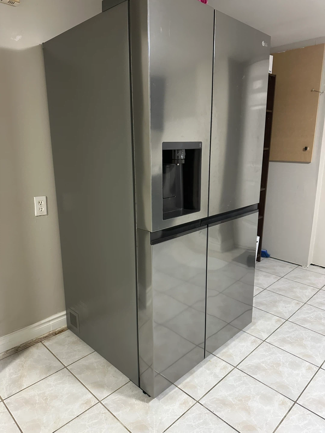 LG Side by Side Refrigerator with Ice Dispenser - photo 4