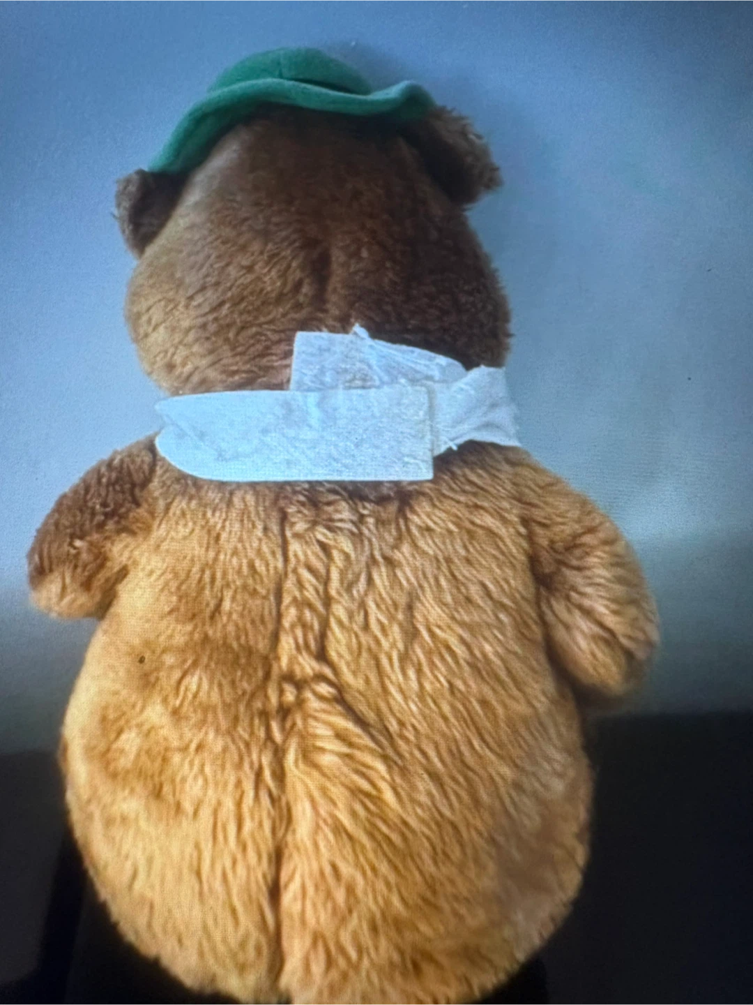 Peluche Yogi Bear avec chapeau vert et cravate - photo 2