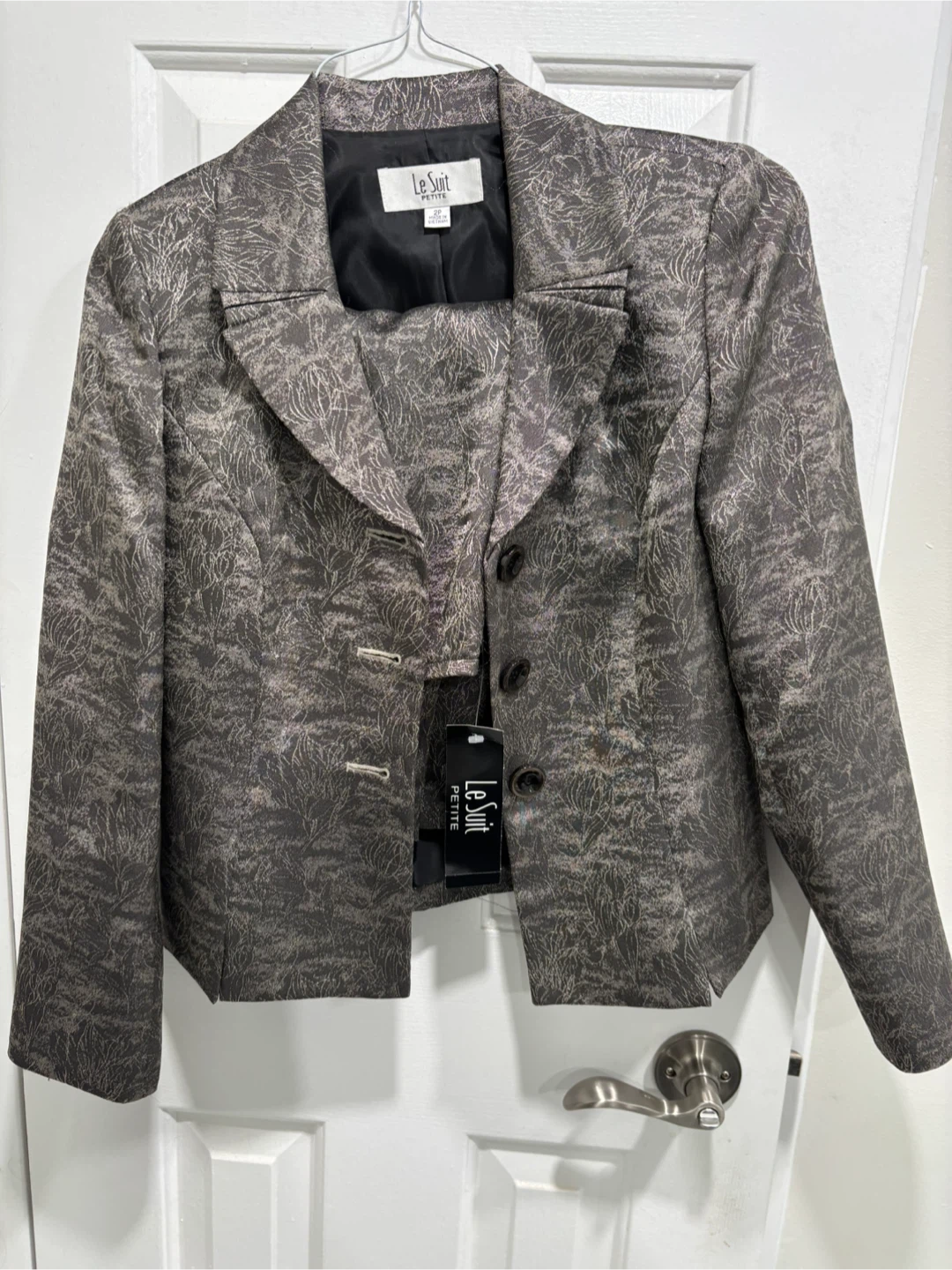 New Le Suit Petite Women's Suit Set - Size 2P