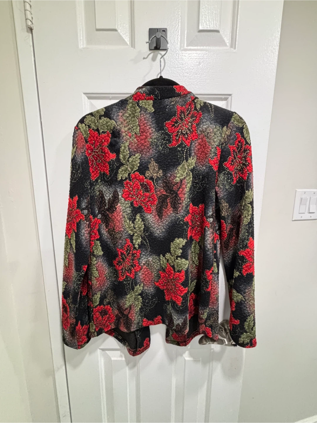 Traditions Women's Floral Blouse/Blazer with Black Tank Top - photo 4