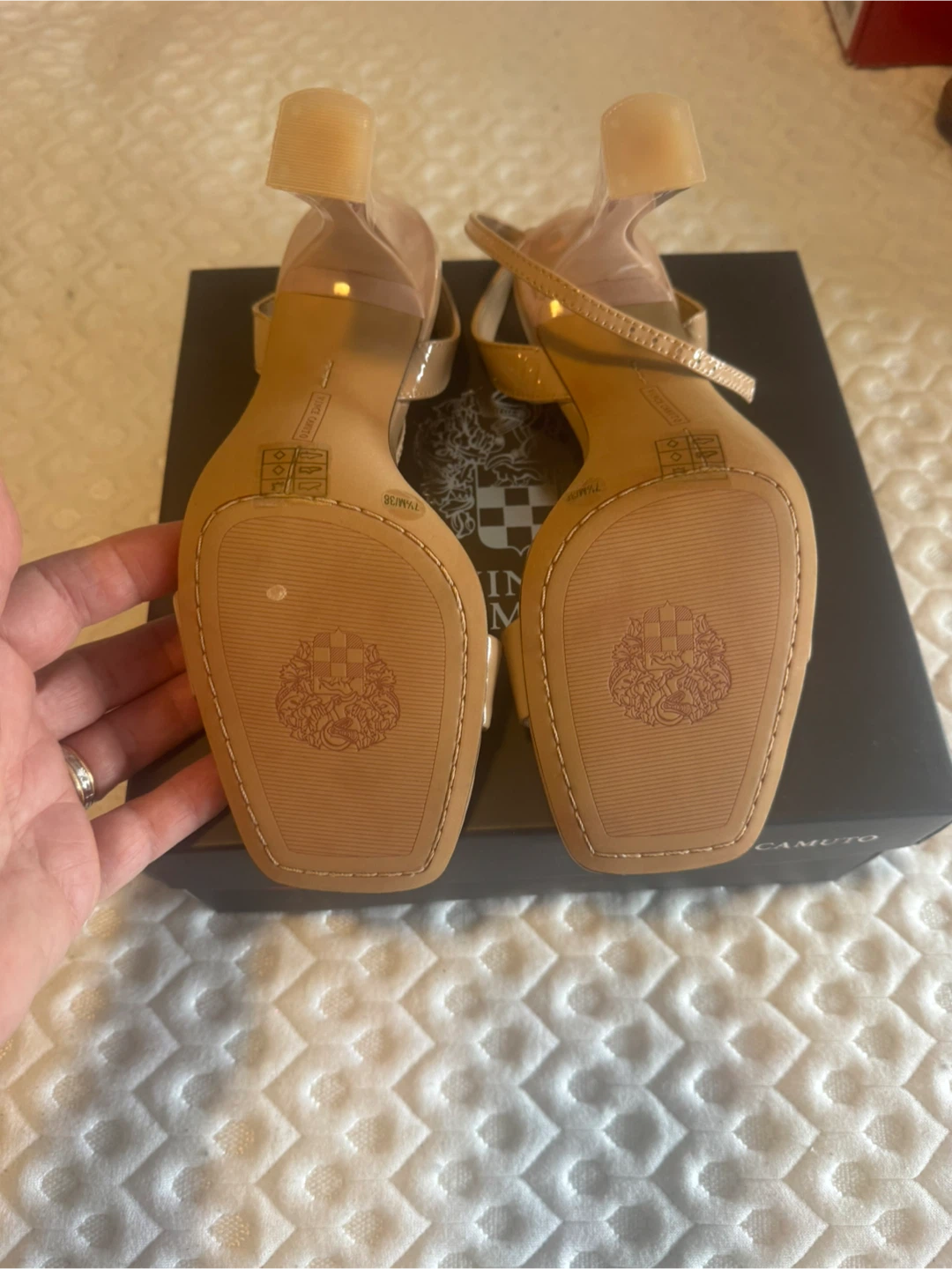 Vince Camuto VC-RABENIE Dark Buff Soft Patent Heels Size 7.5M - photo 2