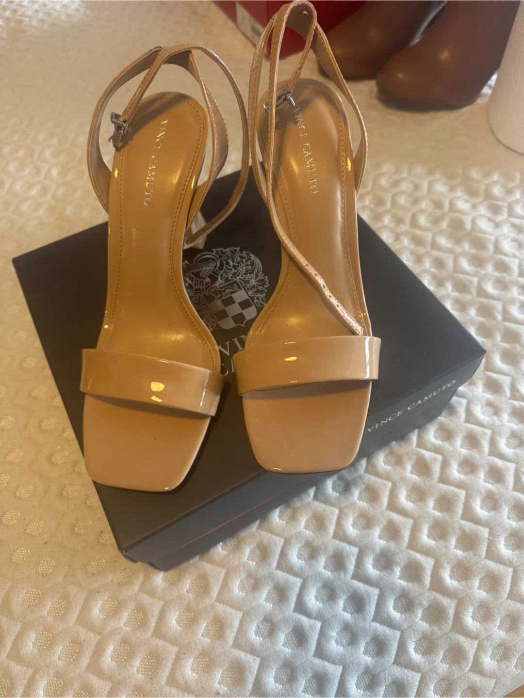 Vince Camuto VC-RABENIE Dark Buff Soft Patent Heels Size 7.5M