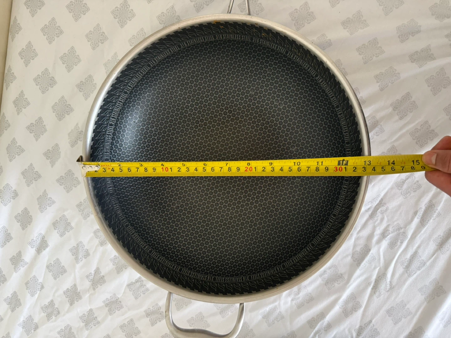 Stainless Steel honeycomb HexClad style Wok with Lid - photo 3