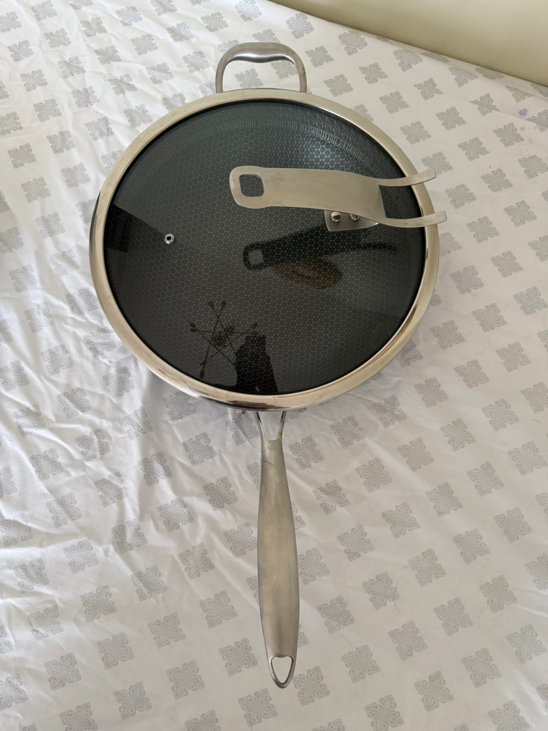 Stainless Steel honeycomb HexClad style Wok with Lid