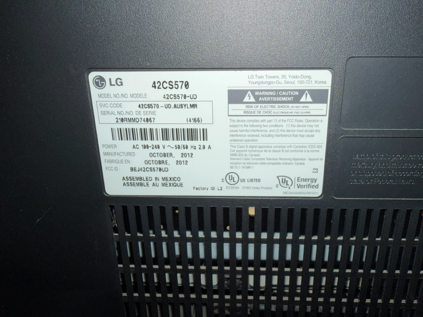 LG 42CS570-UD 42" HD TV - photo 3