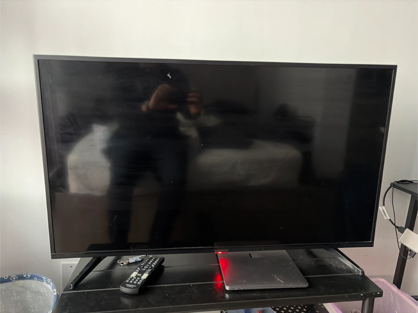 Insignia 32-inch TV