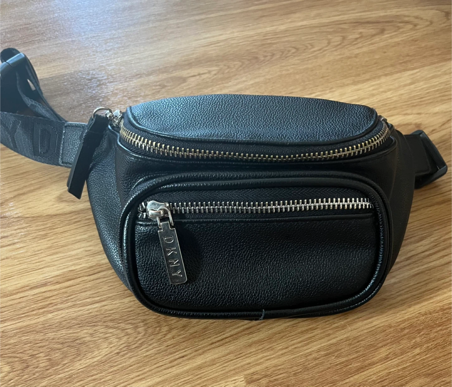 DKNY Fanny Pack 🥕📸