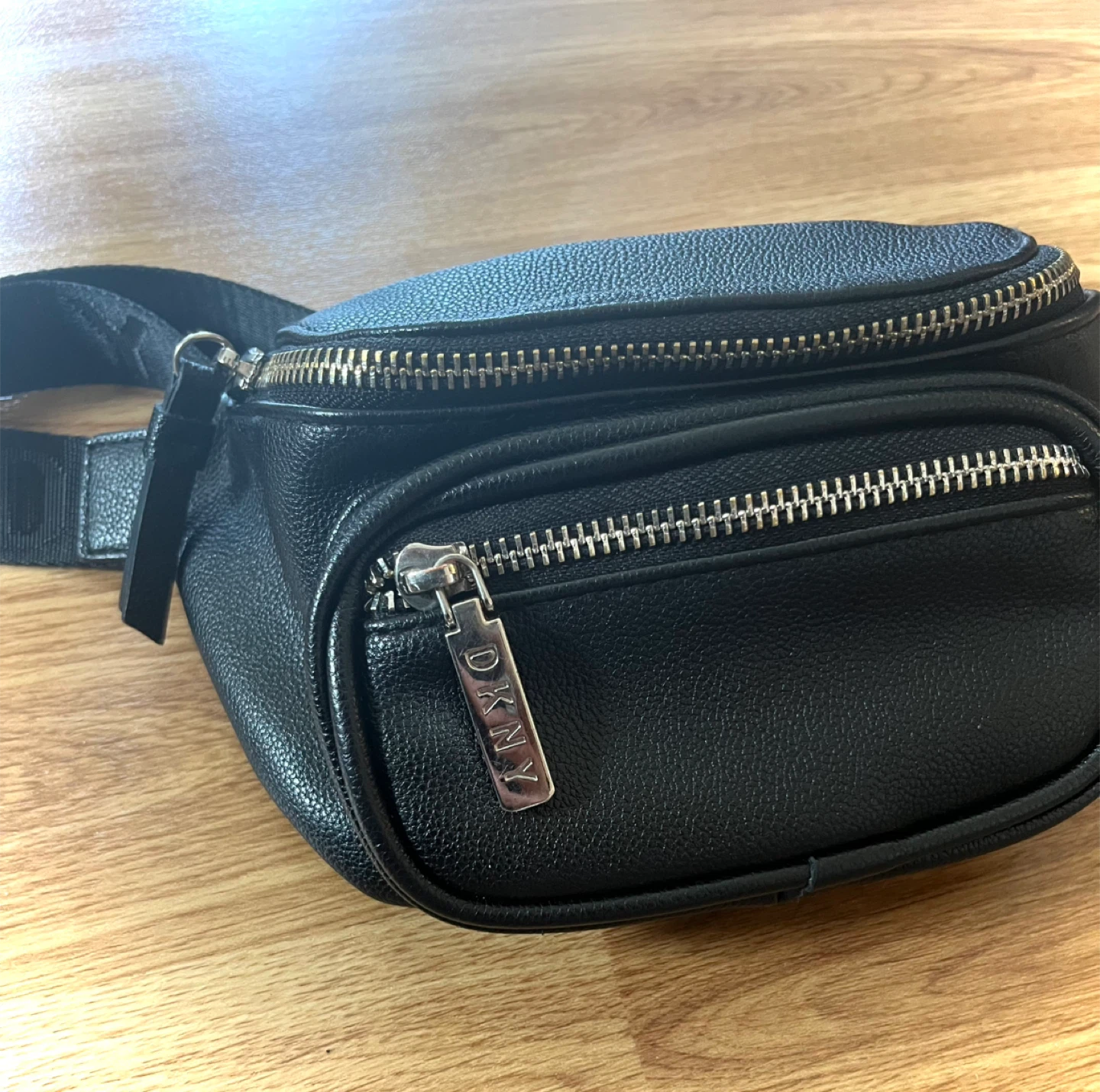 DKNY Fanny Pack 🥕📸 - photo 2