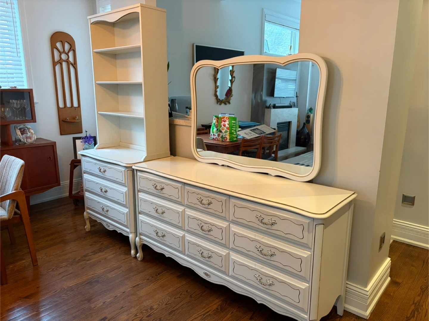 Baronet 9-piece Bedroom Set + FREE BOXSPRINGS - photo 3